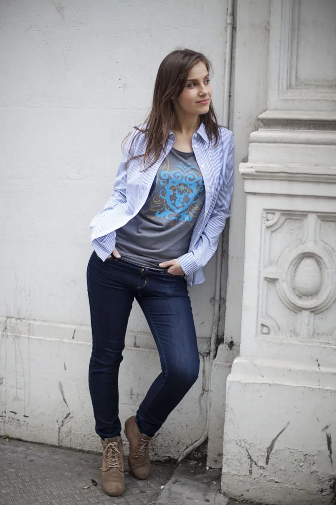 Uniqlo: Uniqlooks — commercial, fashion and portrait photograph in London, UK, frame 17 of 49.